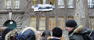 Am Andreas-Gymnasium in der Koppenstraße in Berlin hatten Schüler vor einiger Zeit ein Plakat aufgehängt, um sich gegen die AfD zu positionieren.