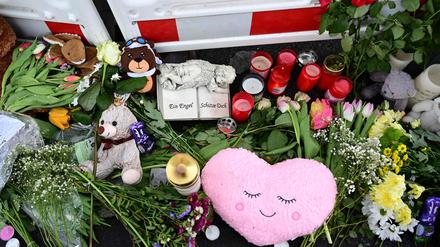 Eine Gedenkstelle für die vier Opfer des Brandanschlags von Solingen.