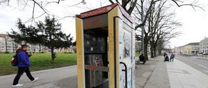 2023 hat die Telekom alle verbliebenen Telefonzellen abgeschaltet. Am Platz der Einheit steht das letzte Häuschen in Potsdam.