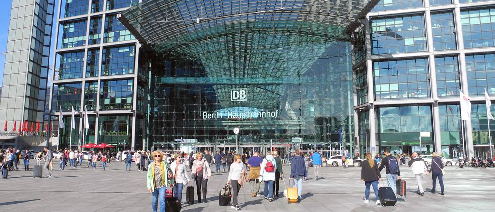 Der Berliner Hauptbahnhof von außen (Archivbild).