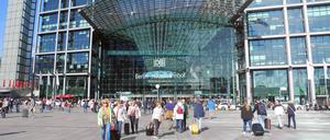 Der Berliner Hauptbahnhof von außen (Archivbild).