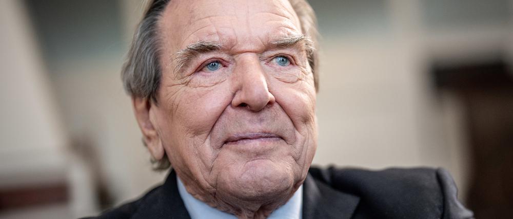 Gerhard Schröder in seiner Rechtsanwaltskanzlei.