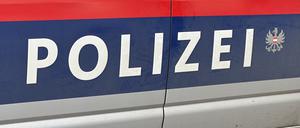 Der Schriftzug «Polizei» auf einem Einsatzfahrzeug in Österreich.