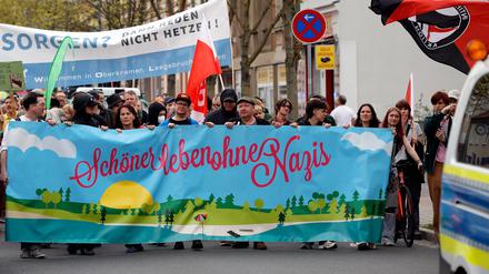 Im März 2024 gingen in Velten Menschen gegen Rechtsextremismus und für Vielfalt auf die Straße. Auch im Landkreis Oberhavel stieg die Zahl rechtsmotivierter Attacken gegen Andersdenkende. 