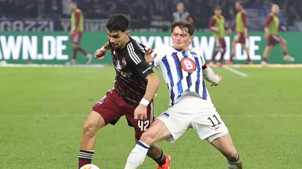 Ausnahmespieler unter sich. Herthas Fabian Reese (rechts) und Nürnbergs Can Uzun.