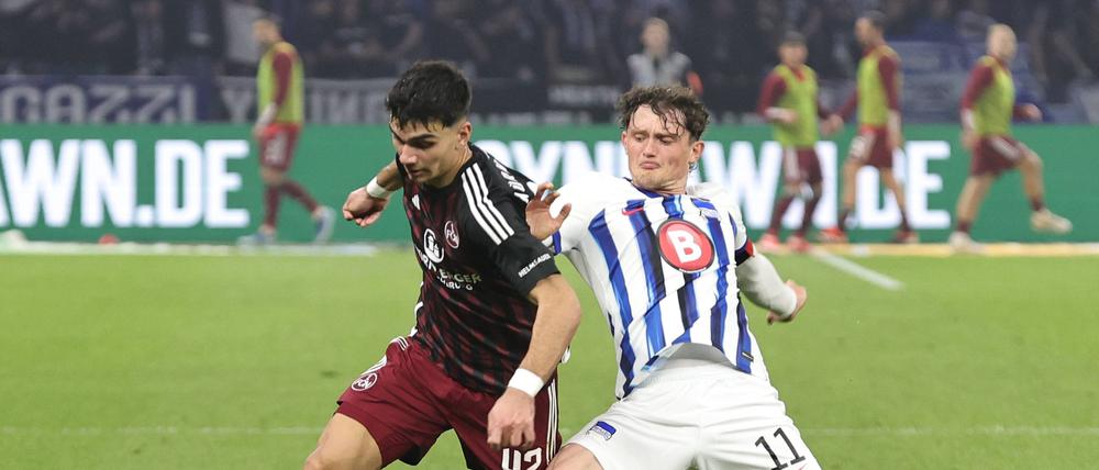 Ausnahmespieler unter sich. Herthas Fabian Reese (rechts) und Nürnbergs Can Uzun.