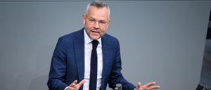 Michael Roth (SPD) spricht bei einer Plenarsitzung im Deutschen Bundestag. 