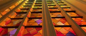 Rauten und Quadrate: Detailaufnahmen, Einbau des Ostfensters von Ólafur Elíasson am Dom St. Nikolai, Greifswald.