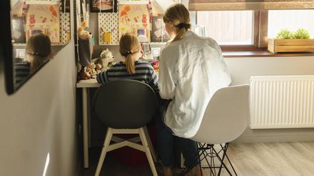 Am höchsten ist der Anteil demnach mit 43,2 Prozent bei Alleinstehenden mit Kindern. 