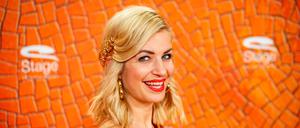 Susan Sideropoulos, Schauspielerin, steht auf dem roten Teppich vor der Weltpremiere des Musicals „Hercules“ in Hamburg.