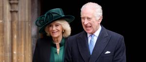 König Charles (r.) und Königin Camilla beim Ostergottesdienst. 