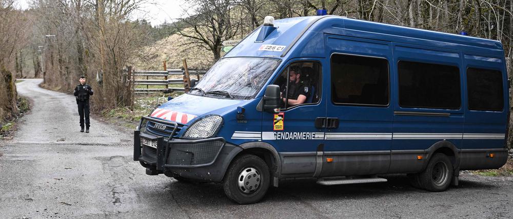 Nach dem Fund von Knochen des im vergangenen Sommer verschwundenen zweijährigen Emile in Frankreich dauert die Suche nach weiteren Spuren an.