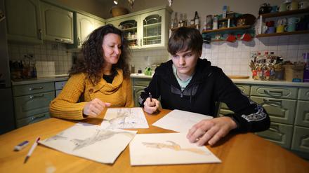 Leben mit Asperger: Welche Hilfe gibt es für Autisten in Brandenburg? Zum Welt-Autismus-Tag am 2. April: Tina König und ihr Sohn Leon Christoph aus Bad Belzig schildern bei Facebook das Leben mi dem Asperger-Syndrom.