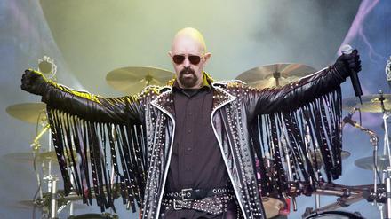 Rob Halford bei einem Auftritt mit Judas Priest beim Ozzfest im Jahre 2004.