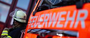 Einsatzkräfte der Berliner Feuerwehr sind zu einem Brand nach Pankow ausgerückt.