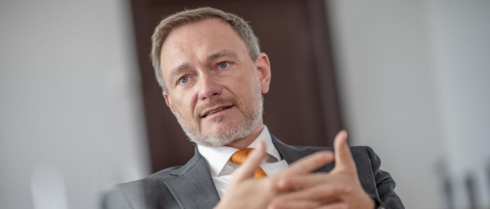 Der Bundesfinanzminister erklärt, wie Deutschland die Wirtschaft erfolgreich machen kann.