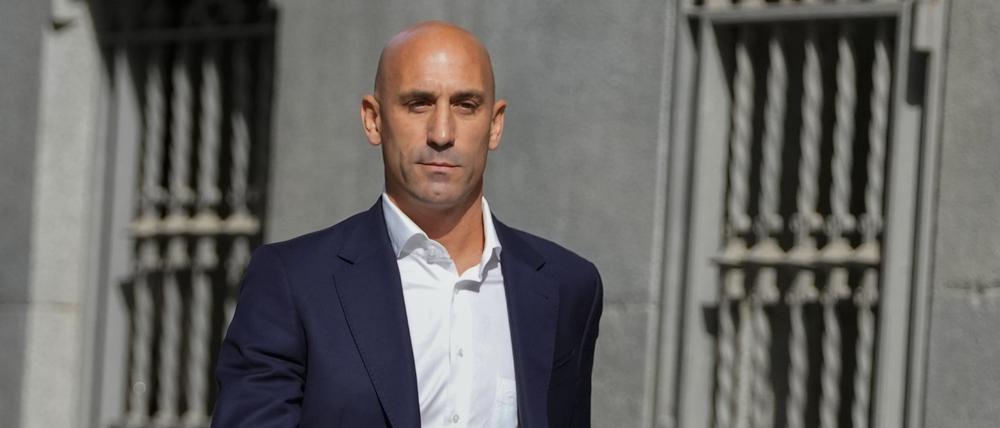 Luis Rubiales (r), ehemaliger Präsident des spanischen Fußballverbands, vor dem Nationalen Gerichtshof in Madrid. 