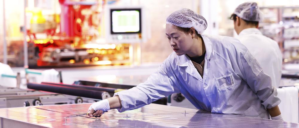 Photovoltaik-Panel-Komponenten werden in der chinesischen Provinz Jiangsu für den Export nach Europa und in die Vereinigten Staaten gefertigt.
