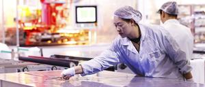 Photovoltaik-Panel-Komponenten werden in der chinesischen Provinz Jiangsu für den Export nach Europa und in die Vereinigten Staaten gefertigt.