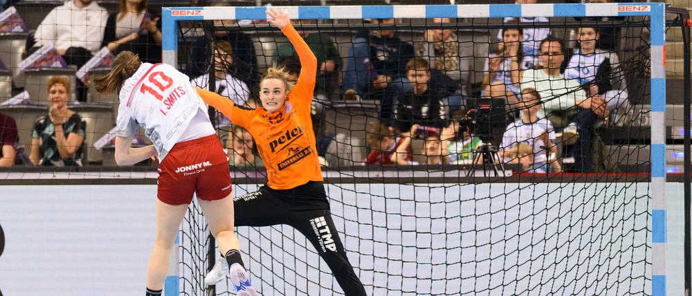 Dinah Eckerle hütet das Tor beim Thüringer HC.