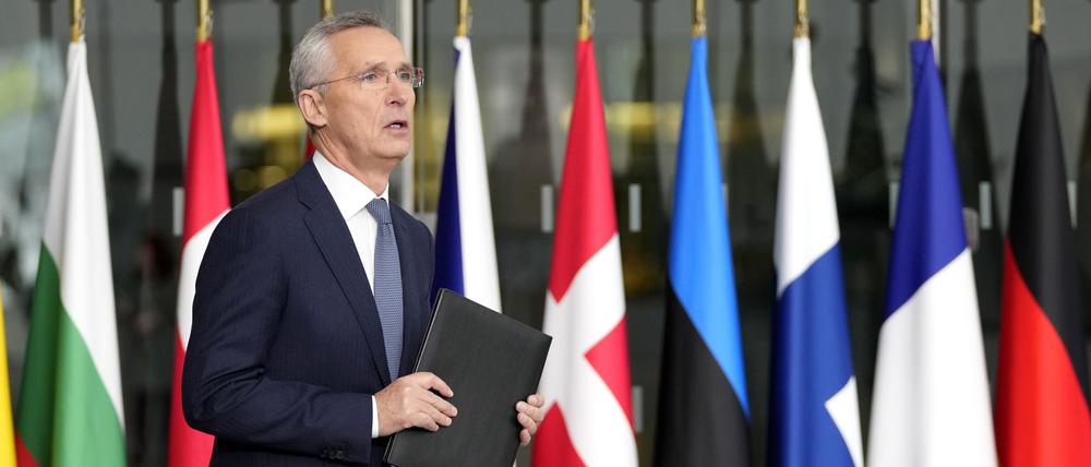 Nato-Generalsekretär Jens Stoltenberg in Brüssel, das für den Geburtstagsgipfel der Außenminister der Allianz geschmückt ist.