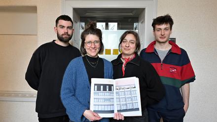 Johannes Silbernagel, Lena Mosel, Ronja Rückwart und Daniel Wichmann (v.l.) stellen ihre Ideen für den Verwaltungscampus Potsdam vor.
