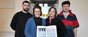 Johannes Silbernagel, Lena Mosel, Ronja Rückwart und Daniel Wichmann (v.l.) stellen ihre Ideen für den Verwaltungscampus Potsdam vor.
