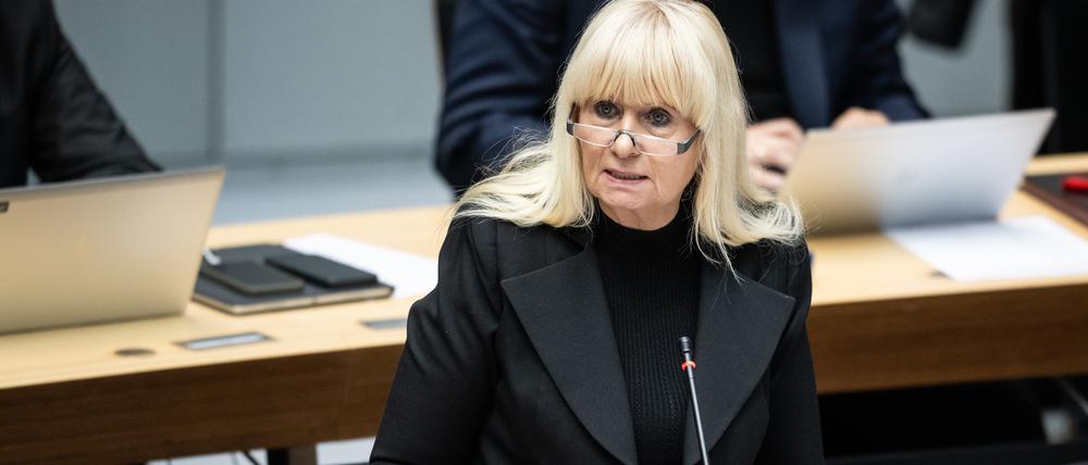 ARCHIV - 07.03.2024, Berlin: Iris Spranger (SPD), Berliner Senatorin für Inneres und Sport, spricht im Abgeordnetenhaus. (zu dpa: «Unbekannte beschmieren Wahlkreisbüro der Innensenatorin Spranger») Foto: Hannes P. Albert/dpa +++ dpa-Bildfunk +++