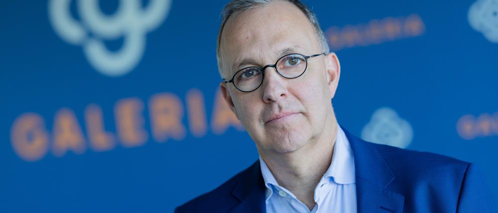 Insolvenzverwalter Stefan Denkhaus steht in der Konzernzentrale des Warenhauskonzerns Galeria Karstadt Kaufhof. 