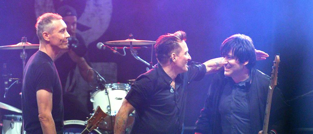 Farin Urlaub (l.-r.), Bela B und Rodrigo González von der Band Die Ärzte