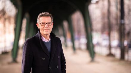 Steffen Mau, Professor für Makrosoziologie und Autor des Bestsellers „Ungleich vereint“, ist am 9. Februar zu Gast im Hans Otto Theater.
