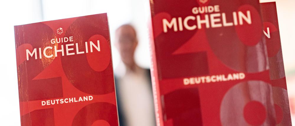 Ausgaben des Guide Michelin Deutschland von 2020. (Archivbild)