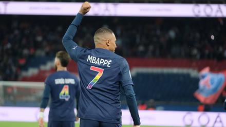 Auch Stars wie Kylian Mbappé liefen mit dem Trikot auf. 
