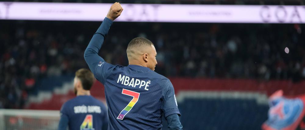 Auch Stars wie Kylian Mbappé liefen mit dem Trikot auf.