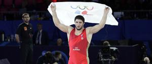 Abdulraschid Sadulajew aus Russland feiert seinen Sieg bei der Weltmeisterschaft in Norwegen 2021.