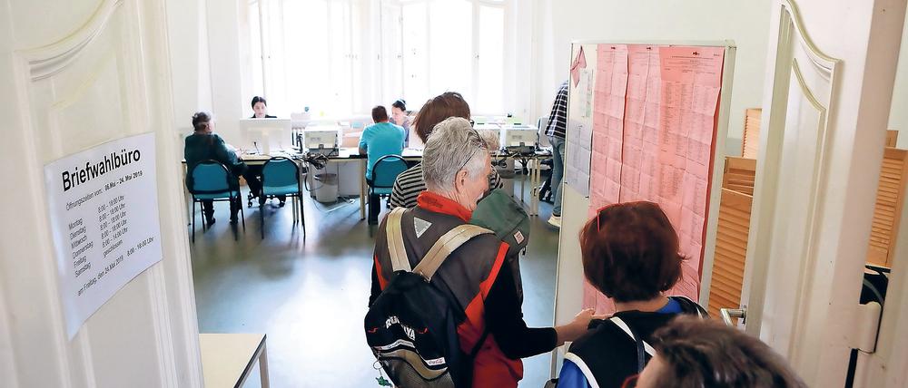 Kommunalwahl 2019. Briefwahllokal im Potsdamer Stadthaus.
Foto: Andreas Klaer