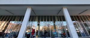 Die Volkshochschule hat ihren Sitz im Bildungsforum Am Kanal.