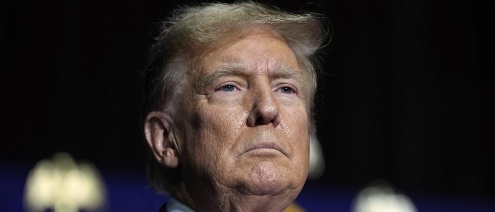 Donald Trump (Republikaner), ehemaliger Präsident der USA und US-Präsidentschaftsbewerber, bei einer Wahlkampfveranstaltung im US-Bundesstaat Georgia. 