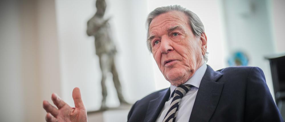 Gerhard Schröder (SPD), Bundeskanzler von 1998 bis 2005, aufgenommen in seiner Kanzlei.