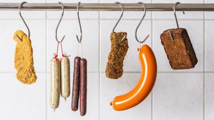 Sehen aus wie Wurst und Fleisch, sind aber pflanzliche Alternativen. Die Fleischlobby in Frankreich begehrt auf.