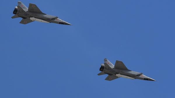 Russische MiG-31-Jets, hier bei einer Parade über Moskau