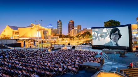 Sommerkino auf dem Kulturforum mit Blick zum Potsdamer Platz