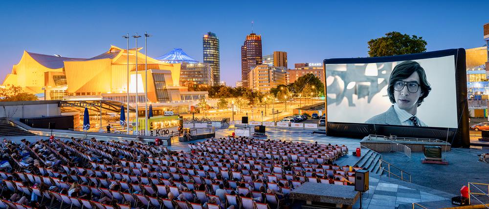 Sommerkino auf dem Kulturforum mit Blick zum Potsdamer Platz