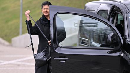 Die Gründerin der Partei BSW, Sahra Wagenknecht, setzt sich für Verbrennermotoren ein.