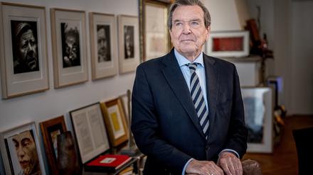 Gerhard Schröder (SPD), Bundeskanzler von 1998 bis 2005, aufgenommen in seiner Kanzlei. 