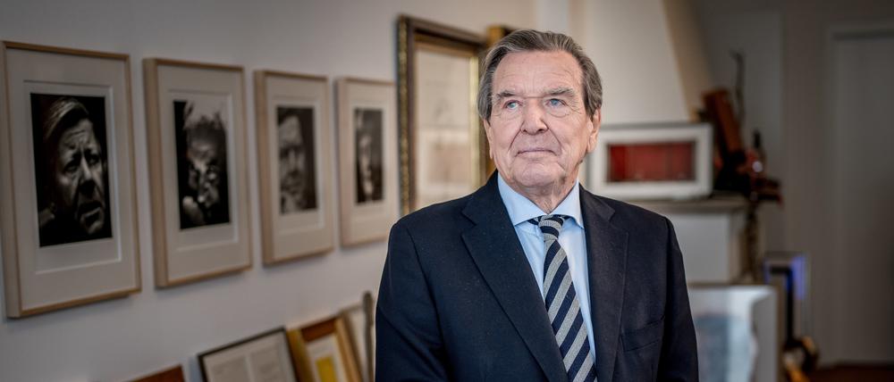 Gerhard Schröder (SPD), Bundeskanzler von 1998 bis 2005, aufgenommen in seiner Kanzlei.