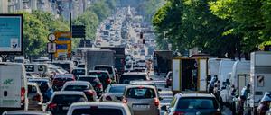 Der Berliner Kaiserdamm wird wieder komplett für den Verkehr freigegeben.
