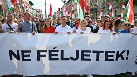 Péter Magyar (M.) ist der neue Hoffnungsträger der ungarischen Opposition.