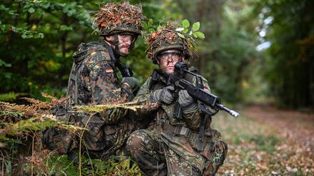 Reservisten der Bundeswehr nehmen an einer Übung teil.