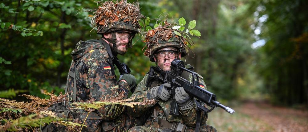 Reservisten der Bundeswehr nehmen an einer Übung teil.